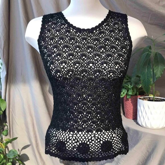 Vintage crochet knitted floral sleeveless tank top in black - Picture 4 of 6